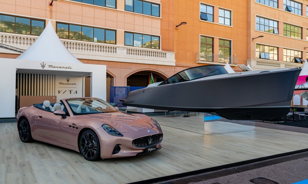 Potpuno električni Maserati GranCabrio Folgore i gliser Tridente u Monte Carlu