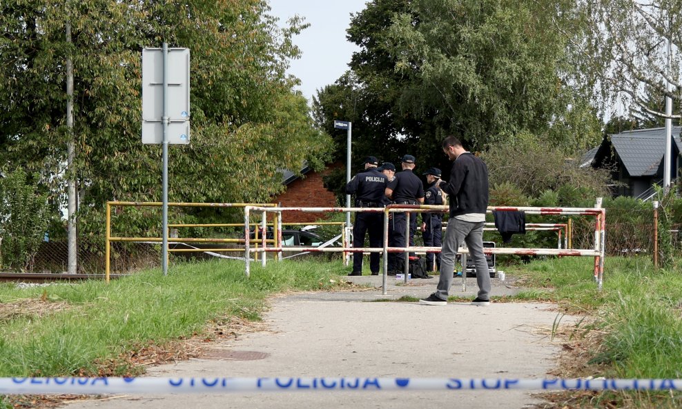 Policijski očevid u Buzinu gdje je vlak usmrtio maloljetnika