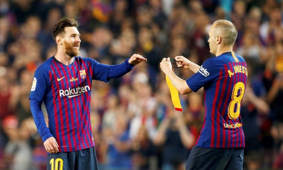 Leo Messi (lijevo) i Andres Iniesta na posljednjoj Iniestinoj utakmici za Barcelonu (2018.)