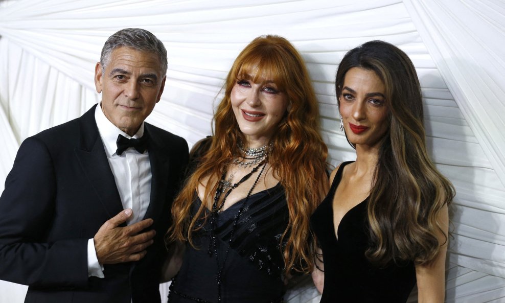 George i Amal Clooney u društvu Charlotte Tilbury