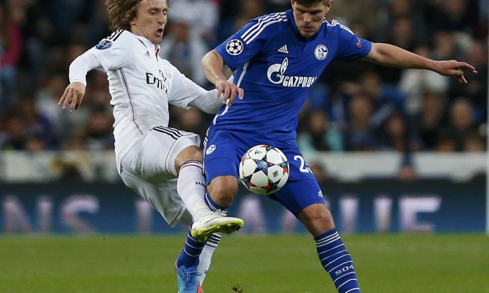 Luka Modrić vs. Klaas-Jan Huntelaar