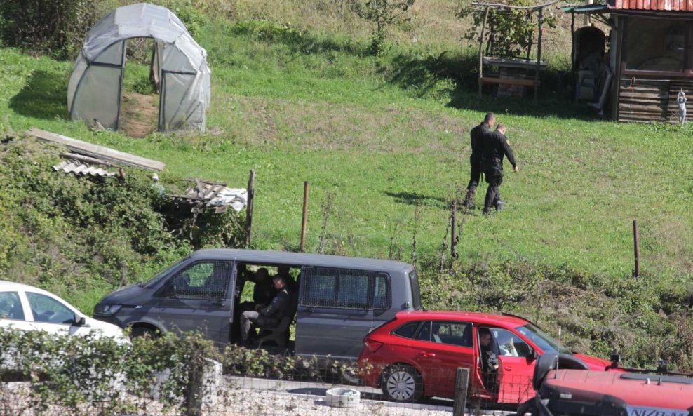 U Tuzli pronađeno tijelo žene (31), traje potraga za majkom ubijene