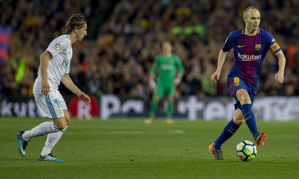 Andres Iniesta vs. Luka Modrić