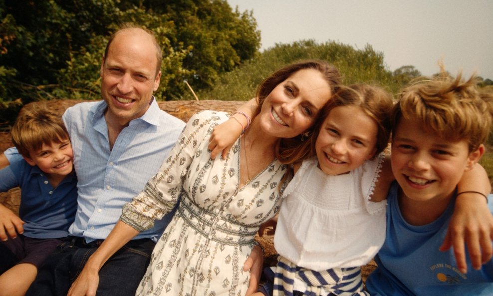 Princ Louis, princ William, Kate Middleton, princeza Charlotte i princ George