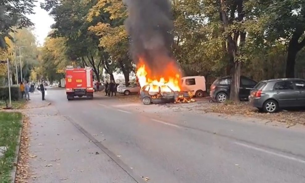 Izgorio automobil na Sigečici