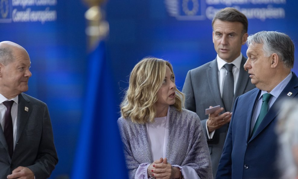 Giorgia Meloni, Emmanuel Macron i Victor Orban