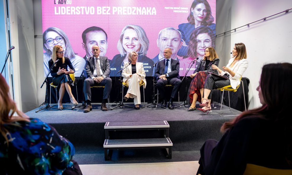 Liana Keserić, Srećko Nakić, Anita Cvetić Oreščanin, Stjepan Roglić, Matija Nakić i Martina Sokač Saraga na panelu Liderstvo bez predznaka