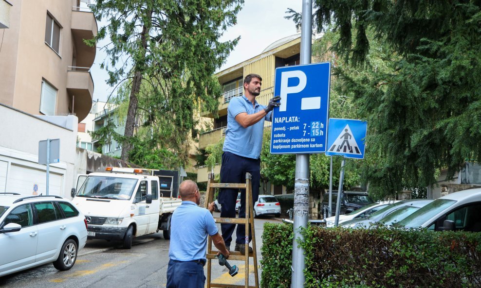 Postavljanje znaka za parkiranje u Zagrebu