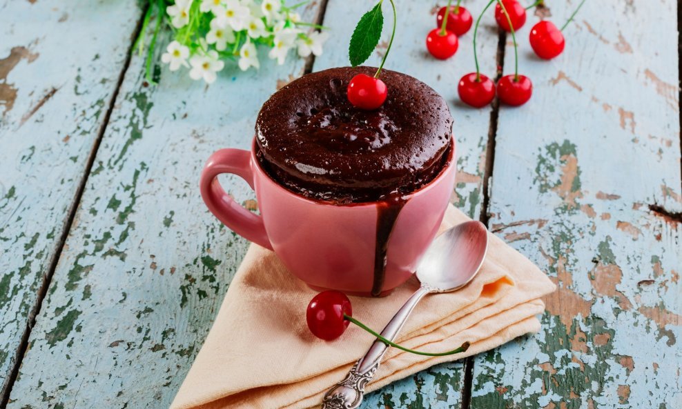 čokoladni mug cake