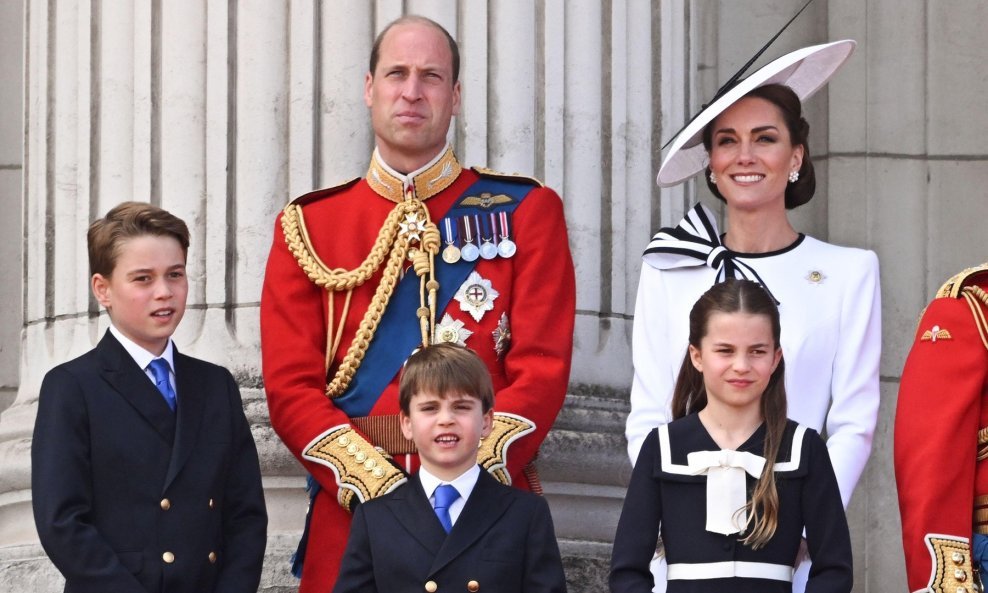 Princ William i Kate Middleton s djecom