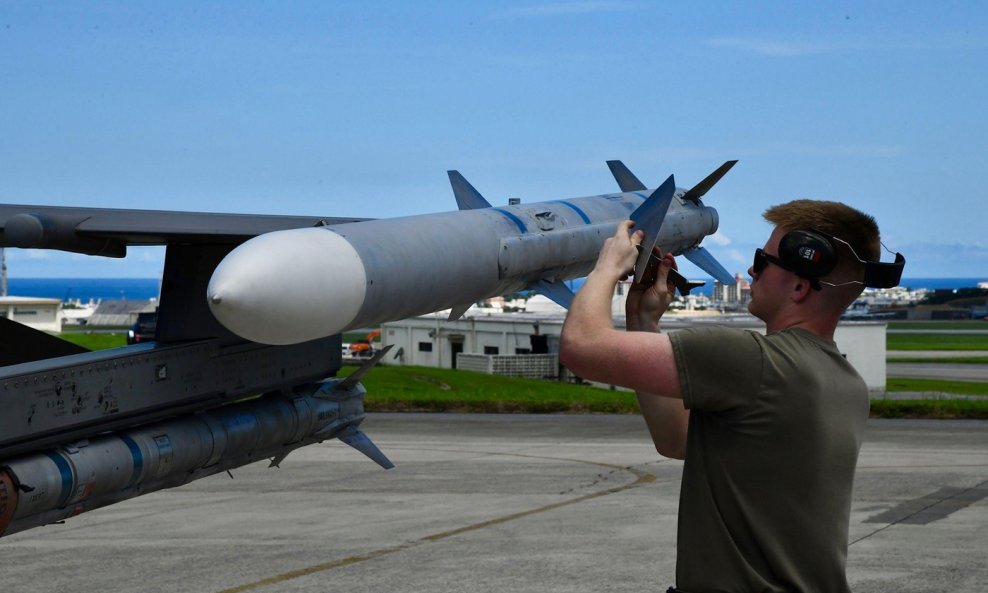 AIM-120C-8 AMRAAM