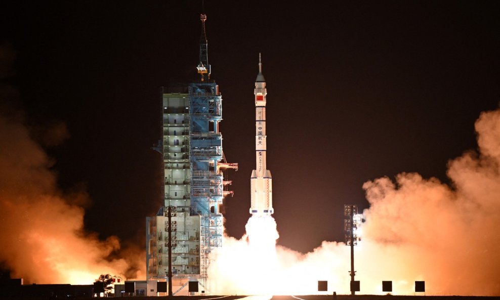 Kina lansirala novu posadu na letjelici Shenzhou 19