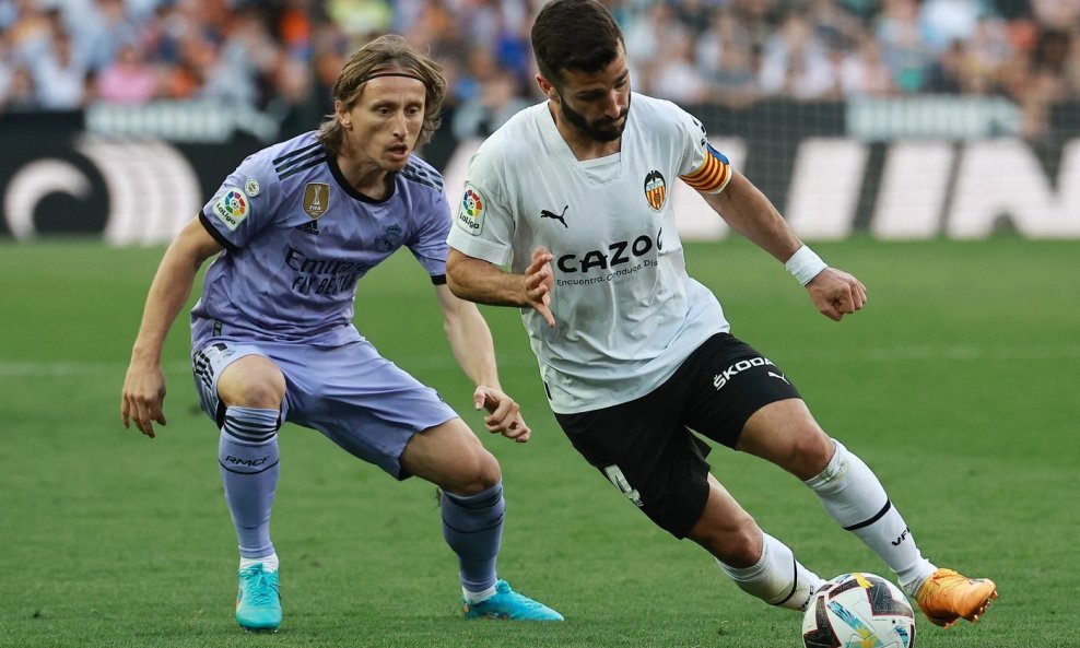 Luka Modrić vs. Jose Gaya