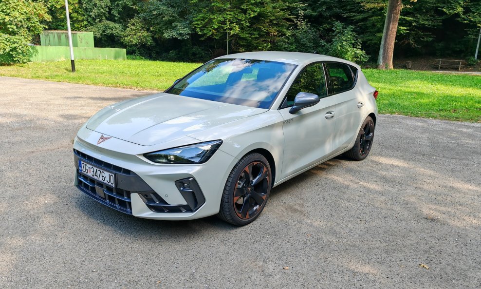 Cupra Leon 1.5 eTSI DSG Tribe