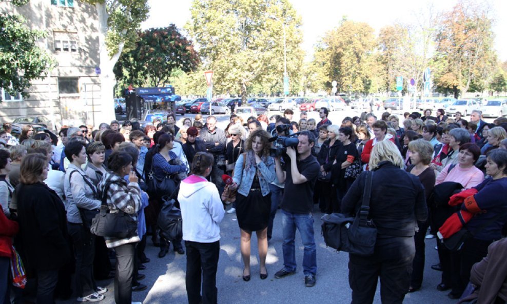 Štrajk glađu zaposlenica Kamenskog 15