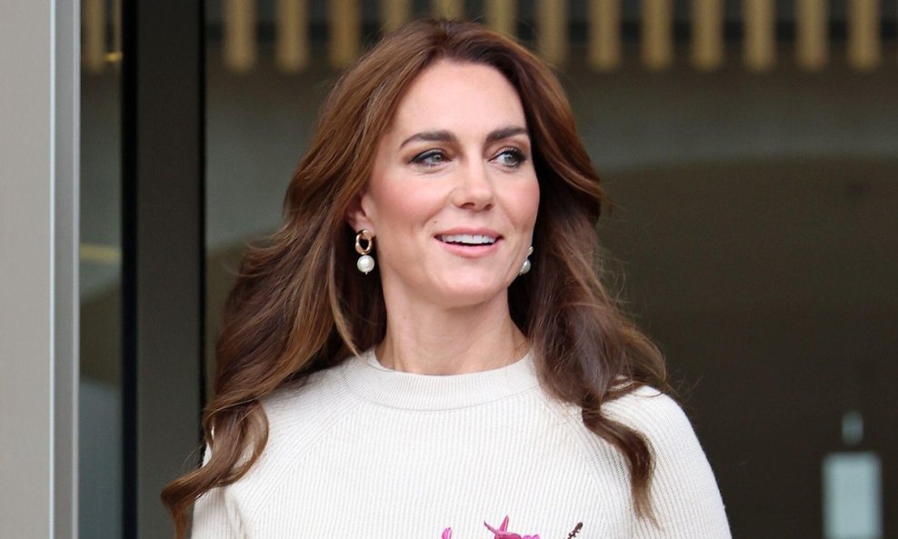 Kate Middleton s torbicom brenda Tusting u nijansi taupe