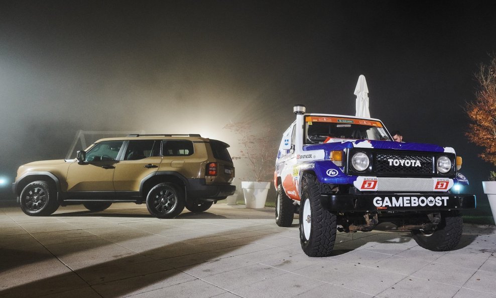 Dvije generacije Toyote Land Cruisera: novi Land Cruiser 250 i Land Cruiser 70 iz 1988. za Dakar Classic