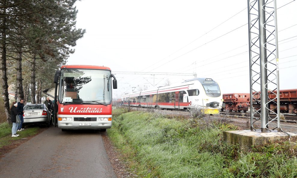 Umjesto vlaka putnike prevoze autobusi