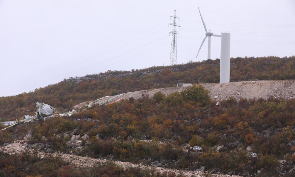 Olujni vjetar srušio je vjetrenjaču u vjetroelektrani pored mjesta Konjsko, u zaleđu Dugopolja