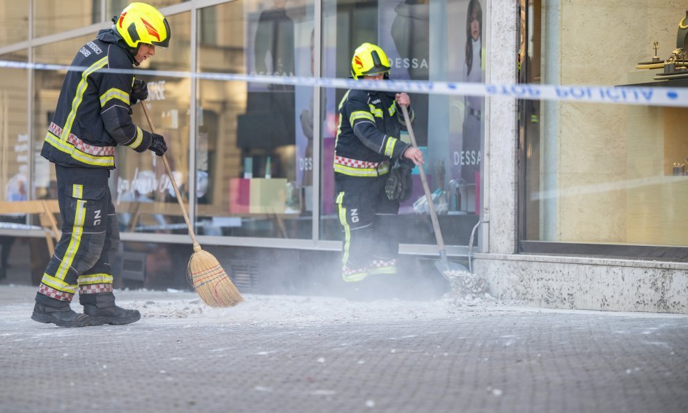 Urušio se dio fasade zgrade u Ilici