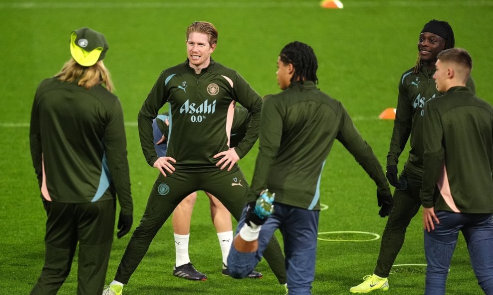 Kevin De Bruyne (drugi slijeva)