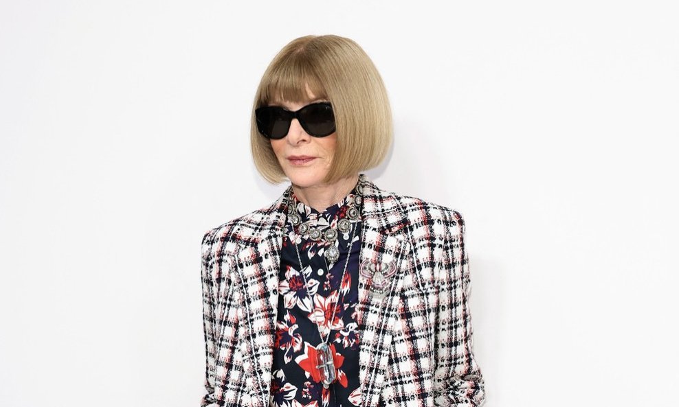 Anna Wintour nosi karirani kaput