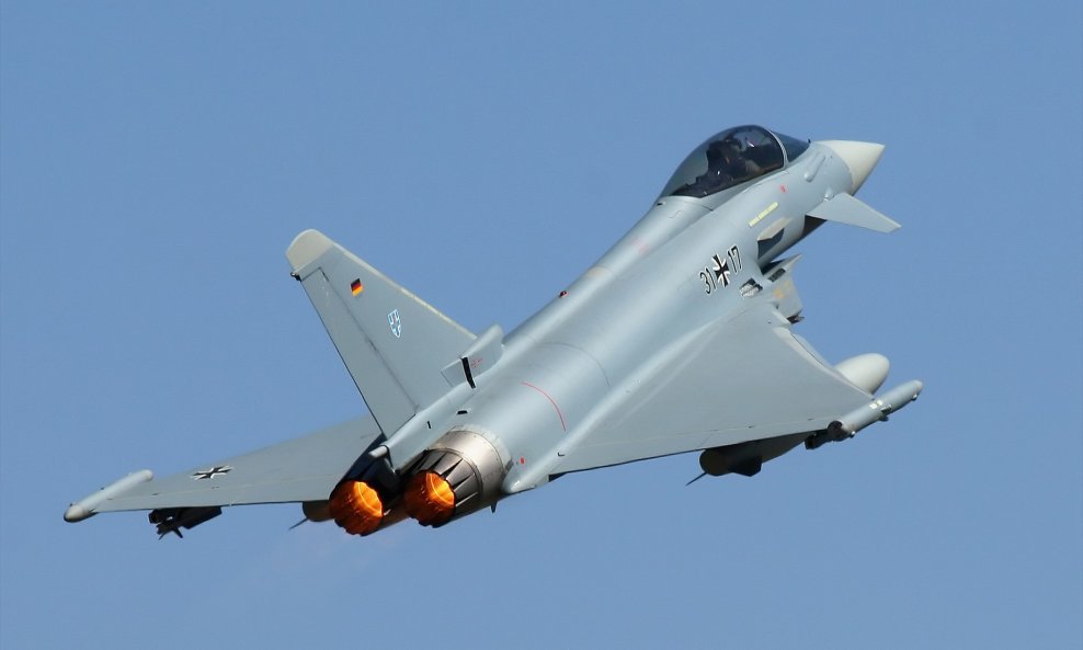 Njemački Eurofighter Typhoon pri polijetanju