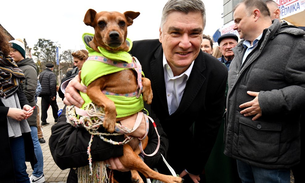 Zoran Milanović na druženju s građanima i psima u Čakovcu