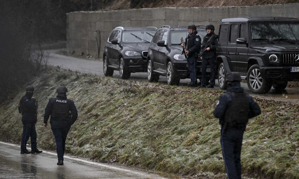 Kosovska policija kod Zubina Potoka nakon eksplozije