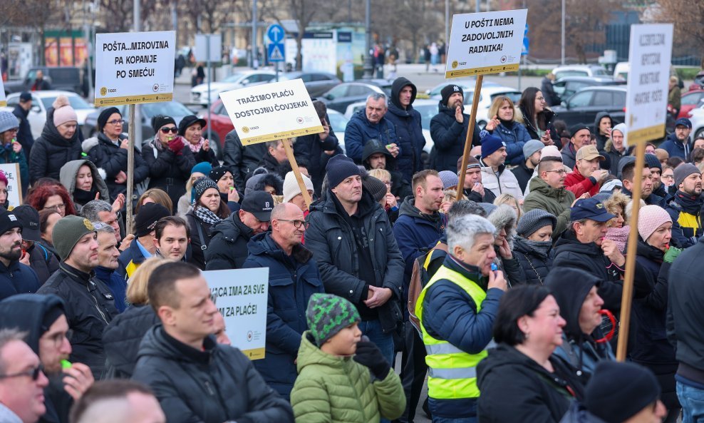 Petstotinjak poštara prosvjedovalo je zbog niskih plaća