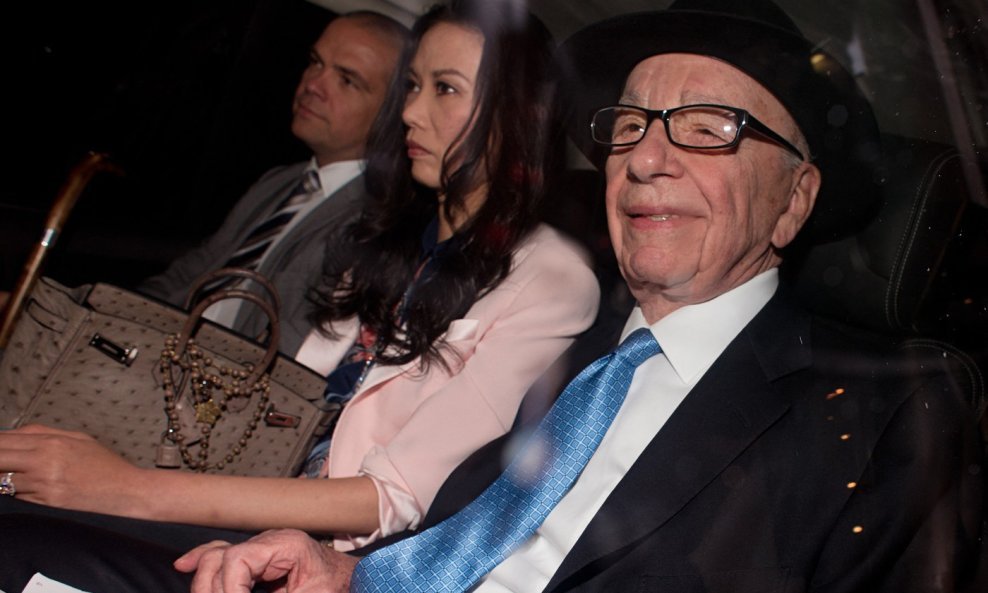 Rupert Murdoch s bivšom suprugom Wendi Deng i sinom Lachlanom 2012.