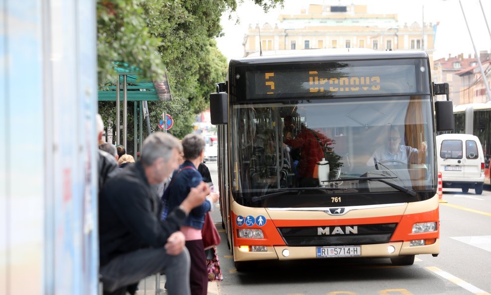 Autotrolej je riječki javni gradski prijevoznik