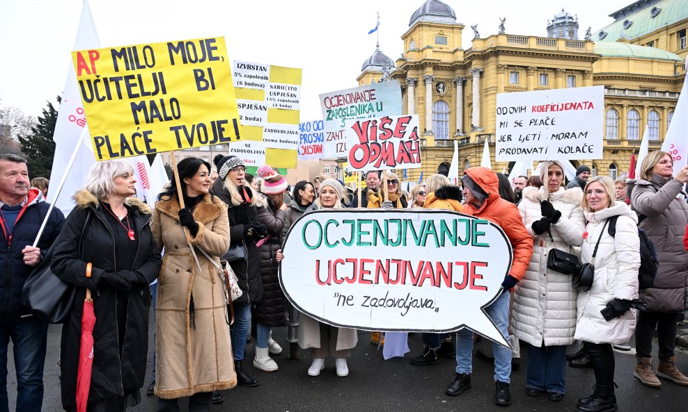 Zagreb: 'Adventski prosvjed' prosvjetnih djelatnika