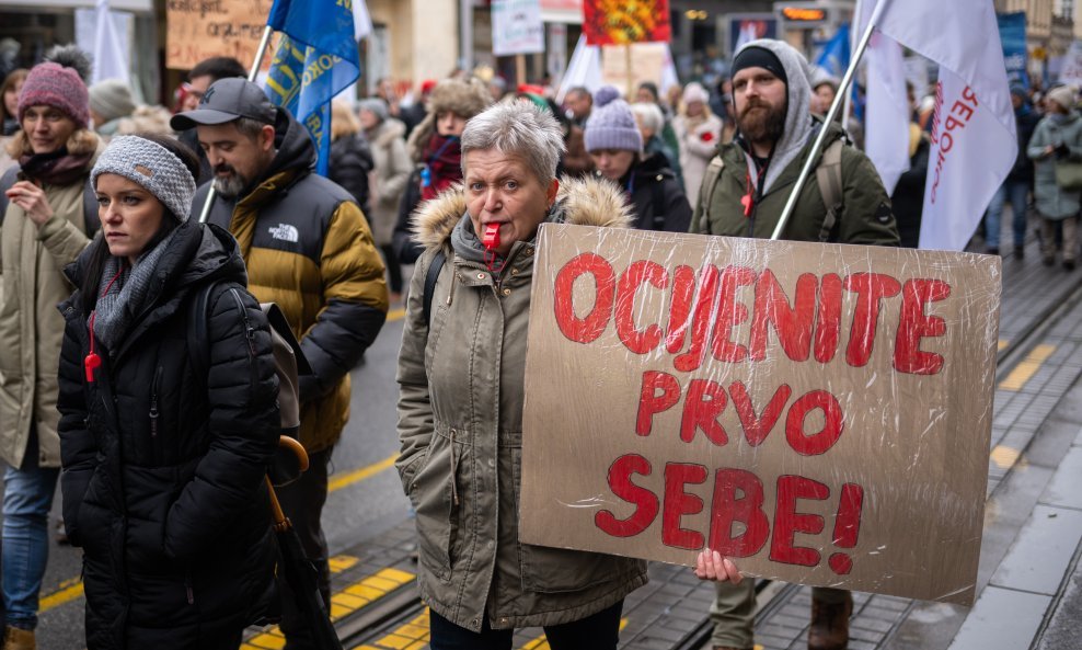 Prosvjed školskih sindikata u Zagrebu