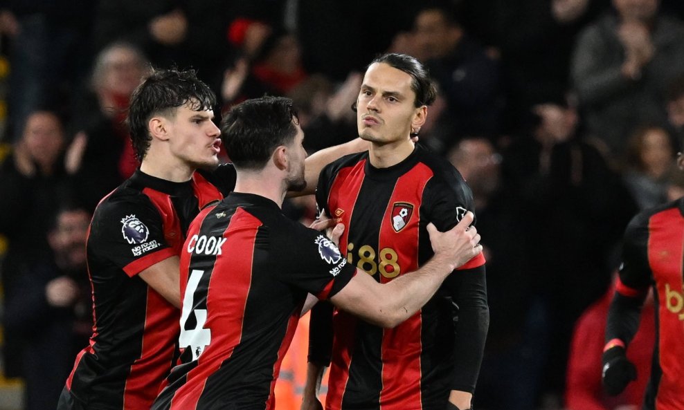 Enes Unal -  Bournemouth nakon izjednačujućeg gola iz slobodnog udarca