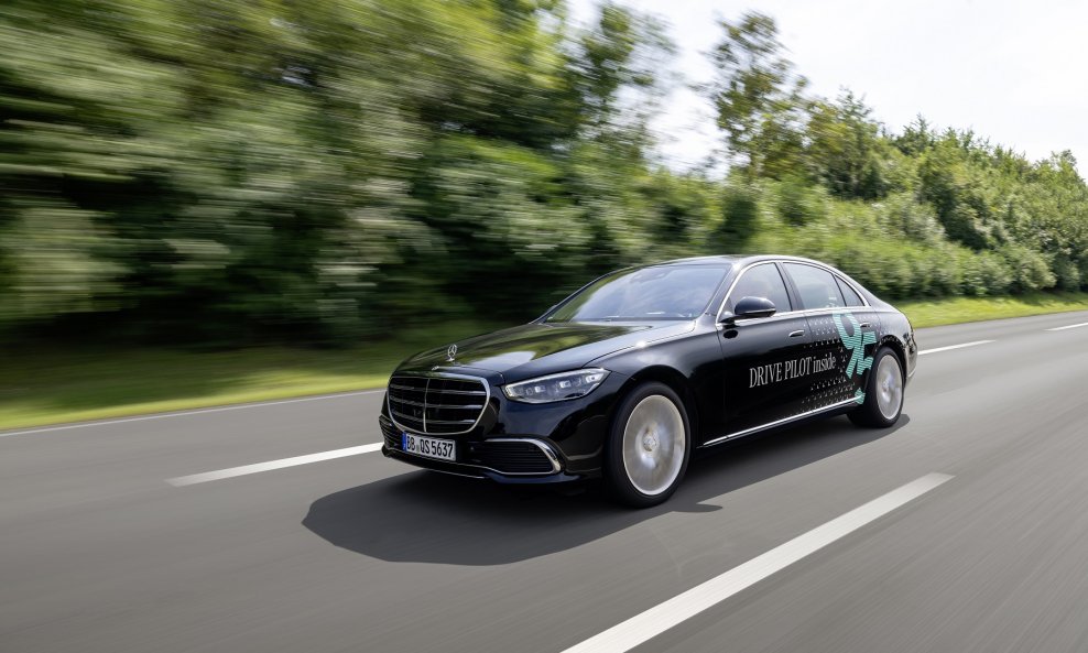 Mercedes-Benz S-Class - sustav DRIVE PILOT 95 km/h