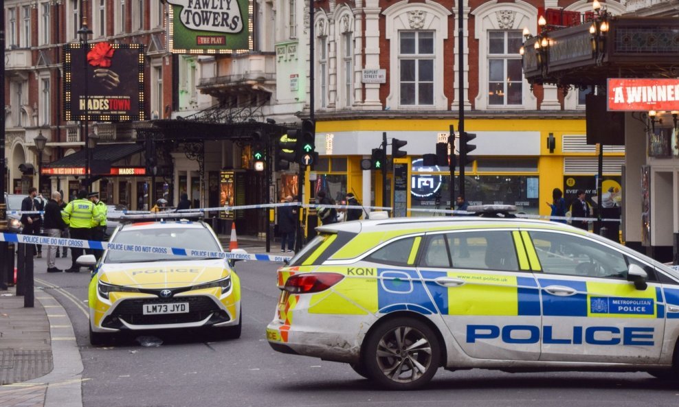 Muškarac se autom zaletio u pješake u centru Londona