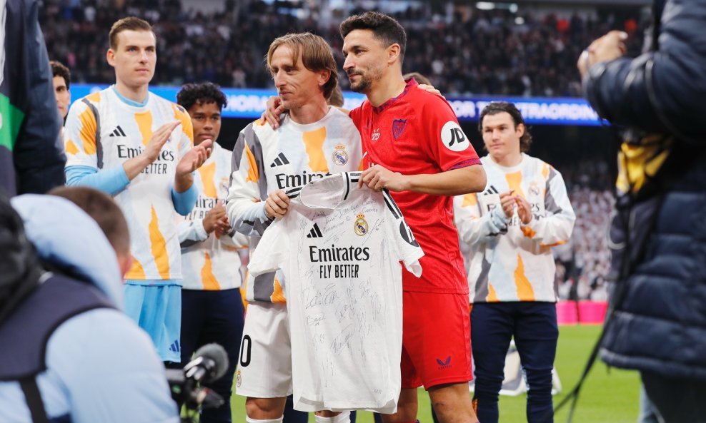 Luka Modrić i Jesús Navas