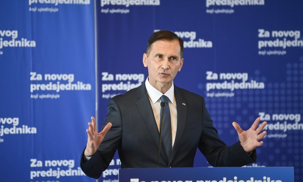 Završna konferencija za medije kandidata HDZ-a i partnera za predsjednika Republike Hrvatske Dragana Primorca u hotelu Westin