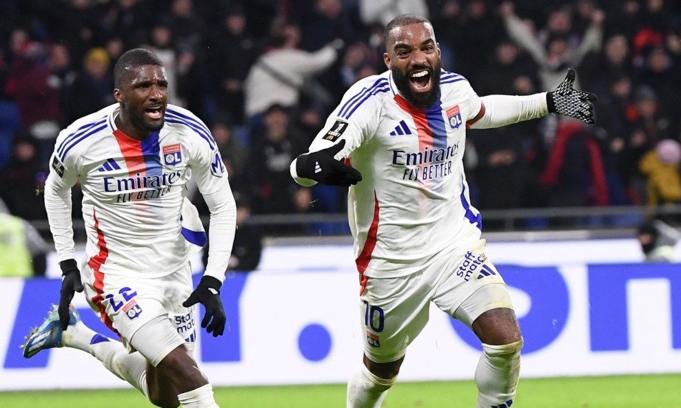 Alexandre Lacazette (desno)