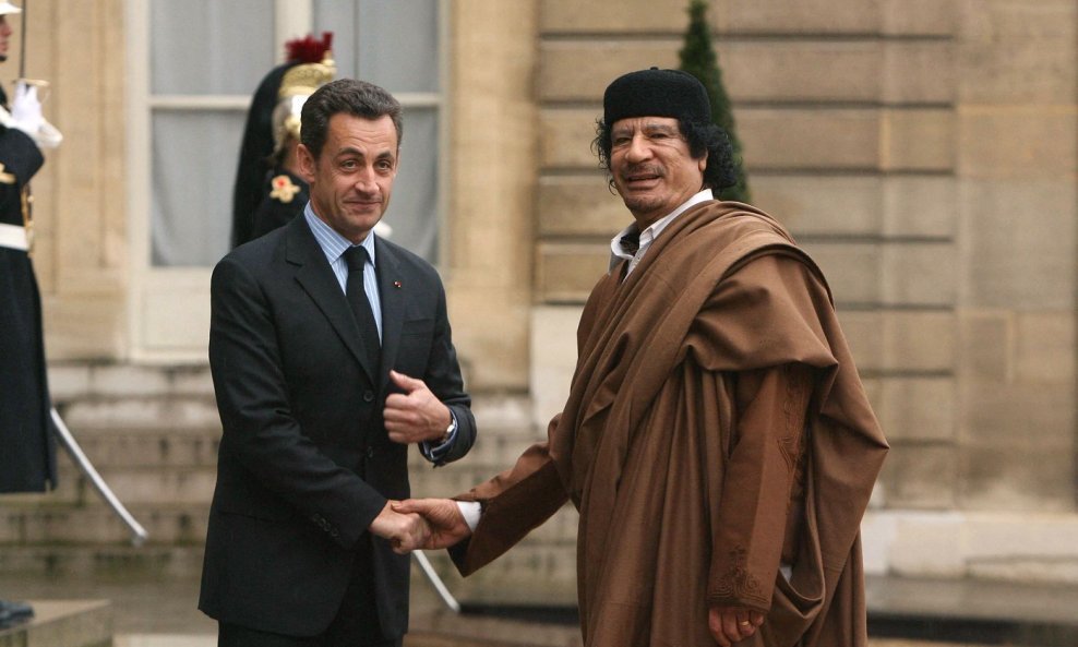 Nicolas Sarkozy i Moamer Gadafi