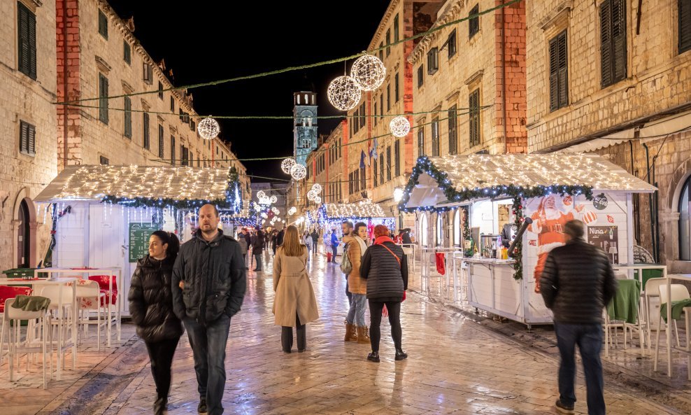 Unatoč višim cijenama, blagdanska je potrošnja oborila sve rekorde