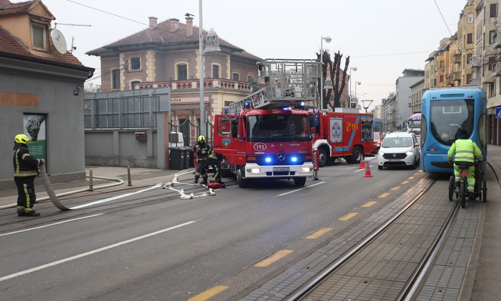 Požar je izbio u kući pored Zagrebačke pivovare