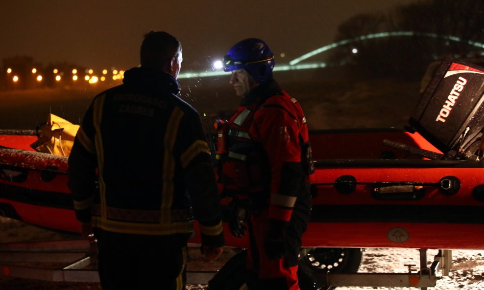 Policija i HGSS pretražuju rijeku Savu