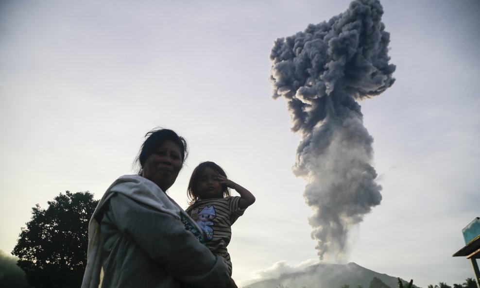 Erupcija vulkana Ibu u Indoneziji