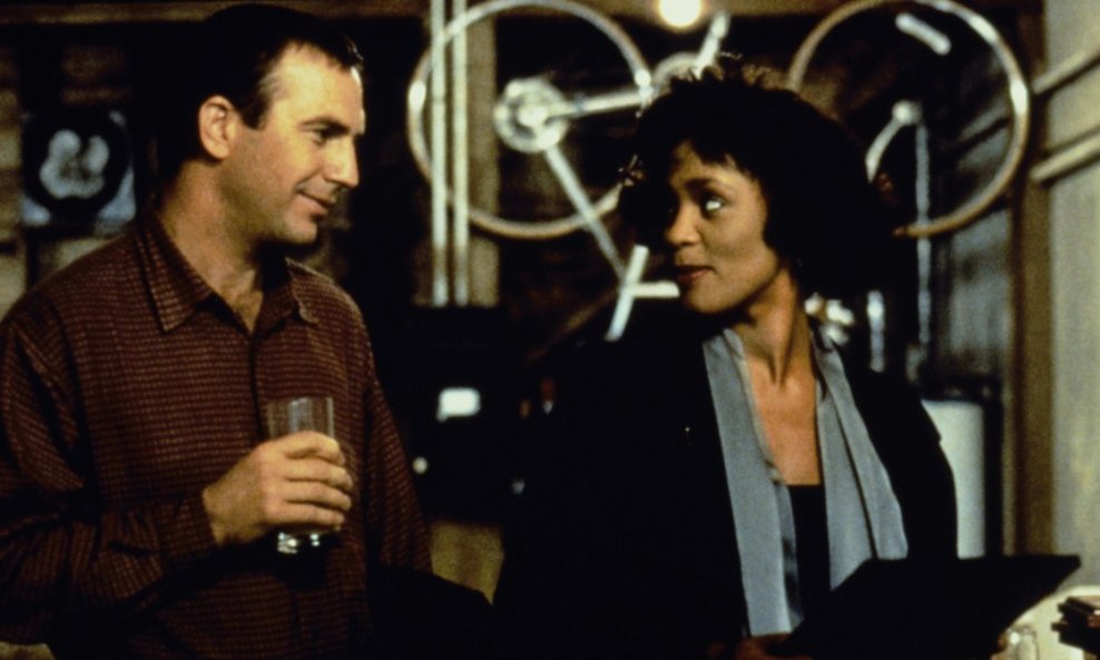 Kevin Costner i Whitney Houston u filmu 'Tjelohranitelj'