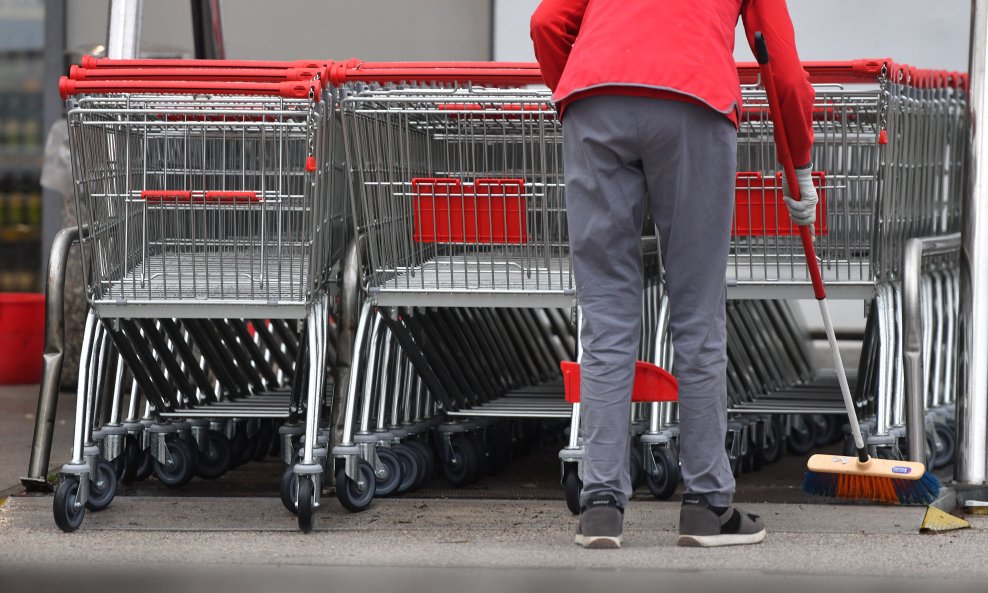 U najavljenoj akciji građane se moli da u petak 24. siječnja ništa ne kupuju u trgovinama i na benzinskim postajama