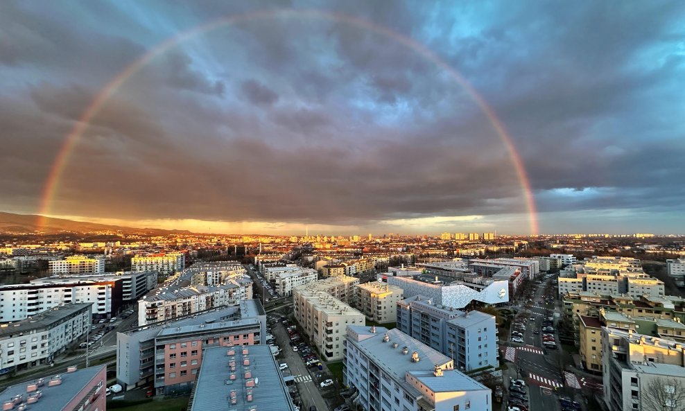 Duga sa zapada Zagreba