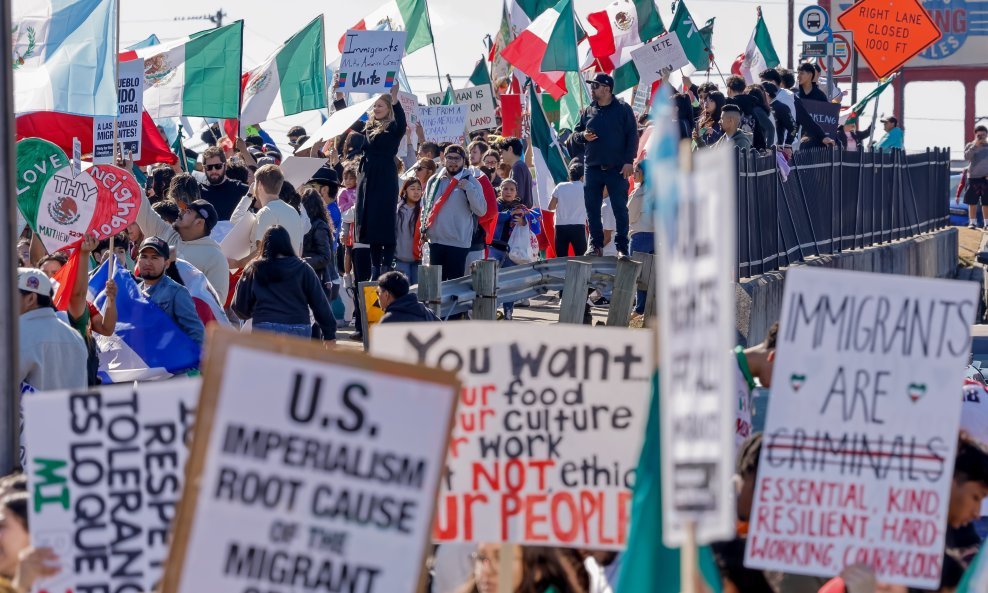 Prosvjed Meksikanaca koje Trump želi deportirati u rodnu zemlju