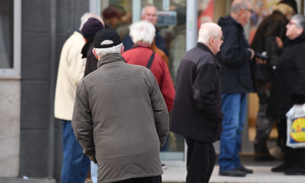 Veći broj umirovljenika imat će pravo na novčanu naknadu